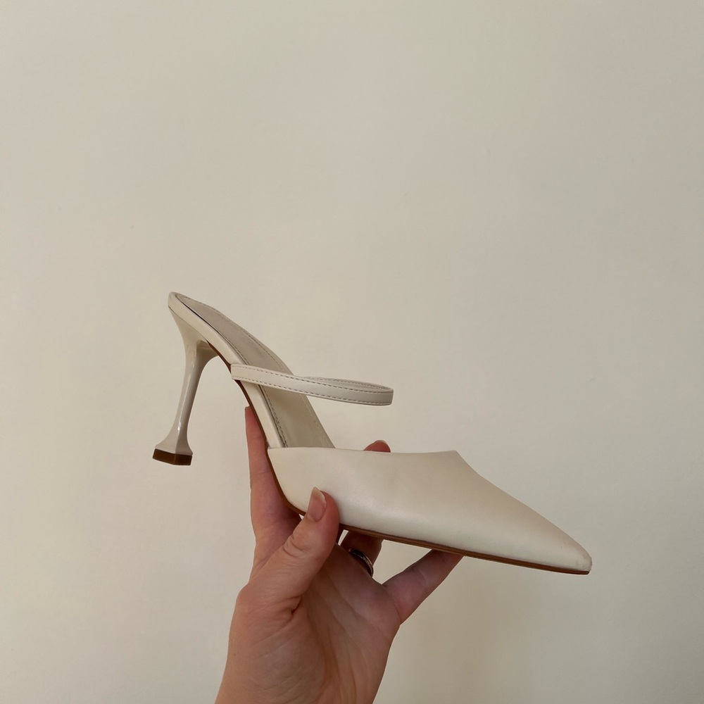 Marc Fisher white heels - like new